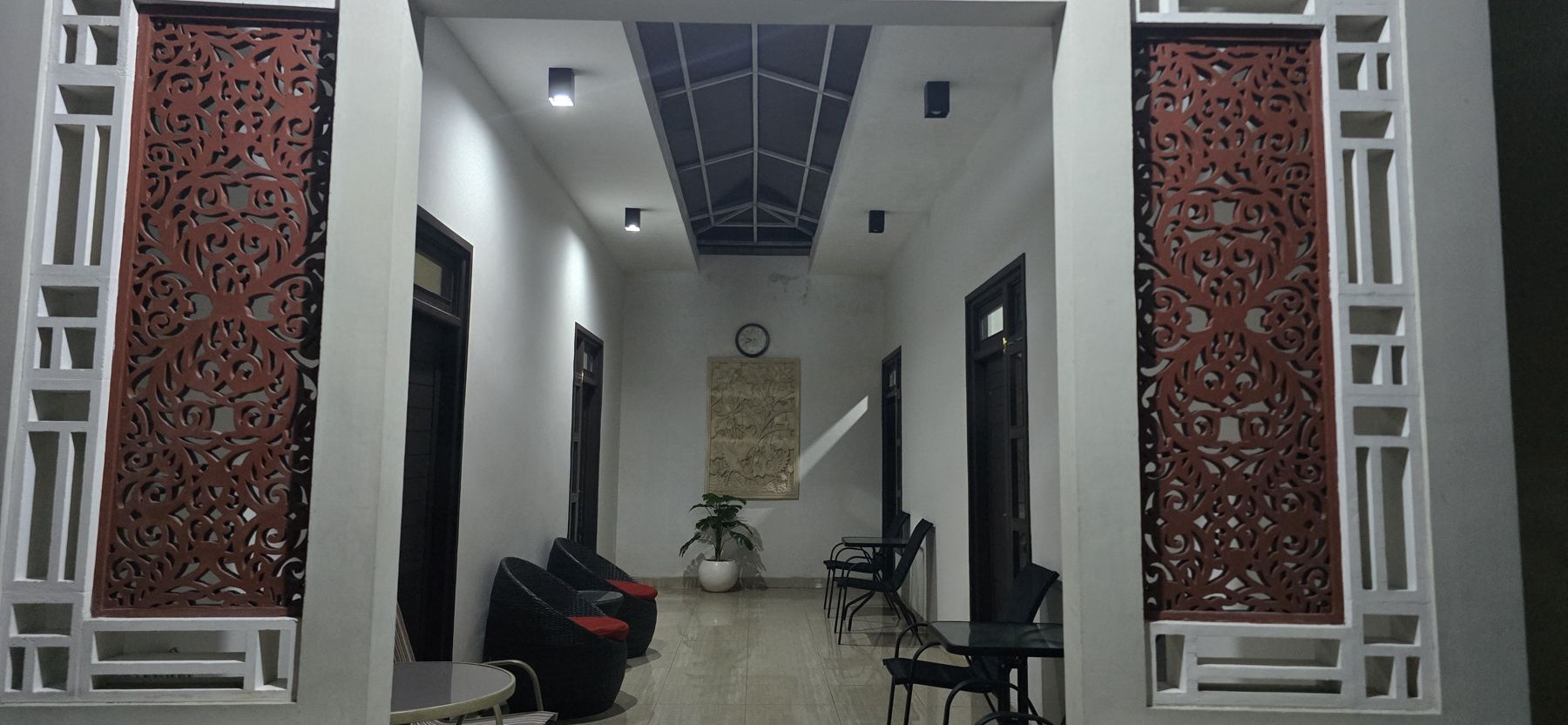Room corridor with seating