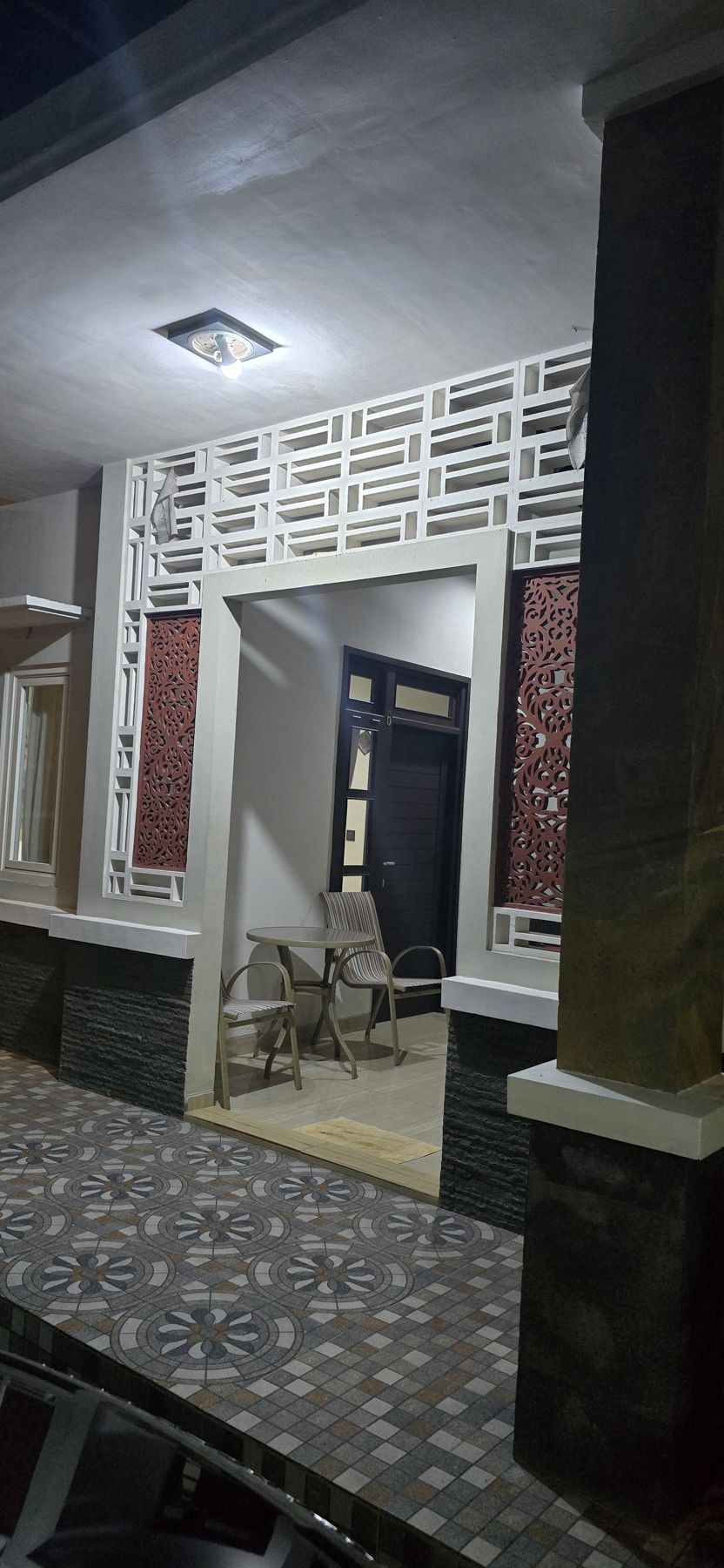 Front terrace with chairs